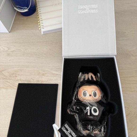 Pop Mart Labubu The Monsters 10th Anniversary plush pendant - Picture 3 of 7